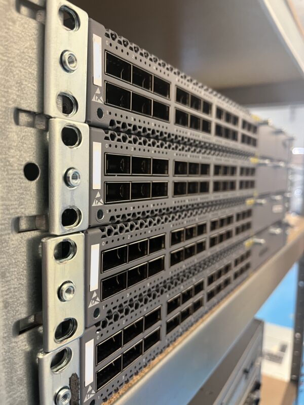 Juniper QFX5100-24Q-3AFO - Image 4